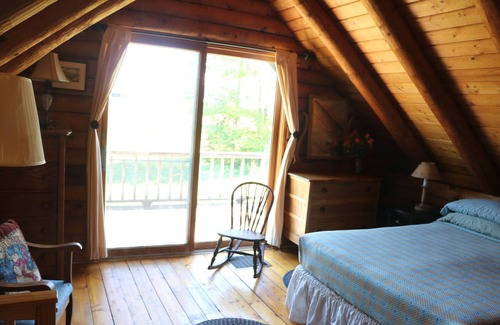 Green Mountains Otro | Log Home Mountain Hideaway with Mountain biking and Dog sledding Trails