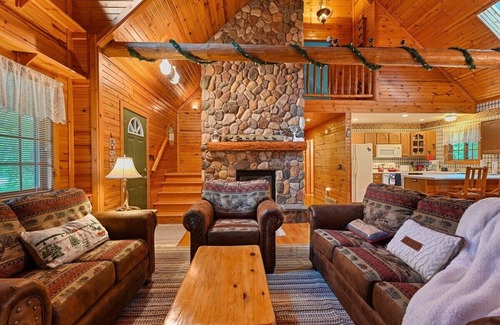 Lake Wazeecha Casa | Log Home near Lake - *Fish *Boat *Bike *Pets
