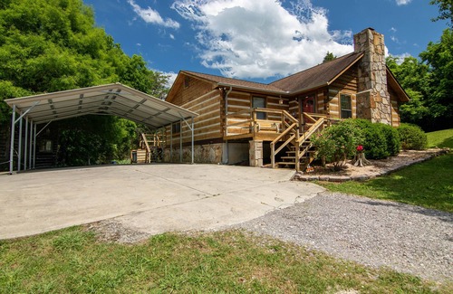 Knoxville Casa | Inicie sesión en casa en 50 acres. Privado, conveniente, hermoso. Un pedacito de paraíso.