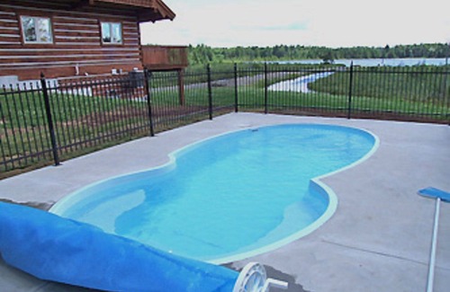 Algonquin Highlands Cabaña | Inicio Entrar en el lago privado con 300 acres, a 8 km de la naturaleza de senderismo y piscinas enterradas