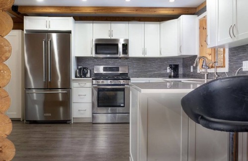 Gimli Casa | Log Home waterfront