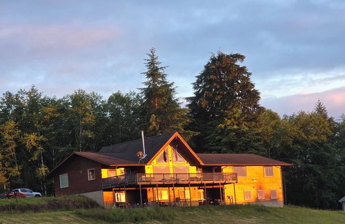 Matlock Cabina | Log Home with Mountain Views located on the Satsop River
