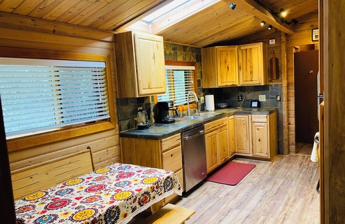 Diamond Valley Casa | Log House Surrounded By Trees But Close To Prescott and Prescott Valley