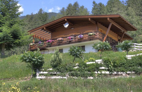 Trins Casa | Casa de troncos con mucho espacio para niños, se admiten mascotas caballos Haflinger