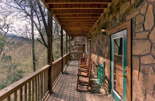 Gatlinburg Casa | Log Inn, 5 bed 3 bath group cabin in Gatlinburg with game room and hot tub, seasonal resort pool
