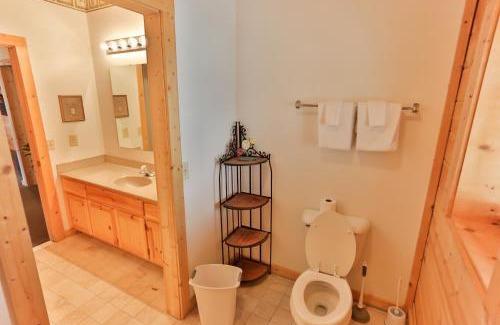 Gatlinburg Casa | Log Inn, 5 bed 3 bath group cabin in Gatlinburg with game room and hot tub, seasonal resort pool