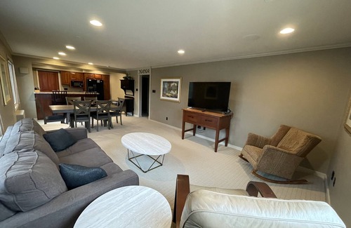 Sheboygan Apartamento | Logan Ave Holiday House - Upper