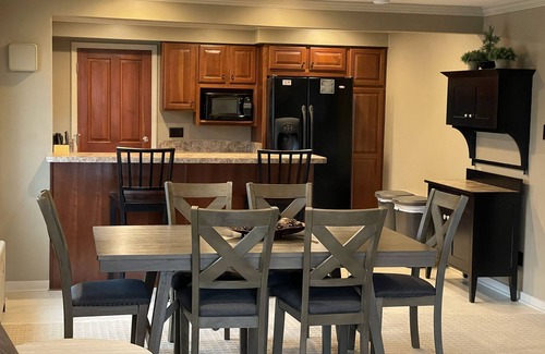Sheboygan Apartamento | Logan Ave Holiday House - Upper