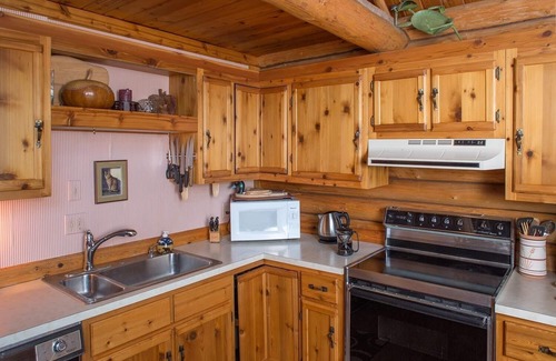 Polson Casa | LogCabin Sleeps 10 con Dock en Flathead Lake