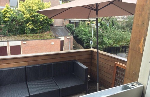 Binnenstad-Oost Apartamento | Loge 10 free parkingspot - shippershouse with kitchen and bar