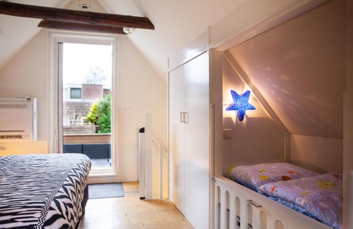 Binnenstad-Oost Apartamento | Loge 10 free parkingspot - shippershouse with kitchen and bar