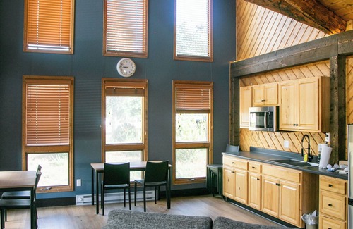 South Fork Cabina | LOGE Wolf Creek