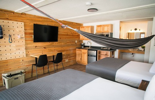South Fork Cabina | LOGE Wolf Creek