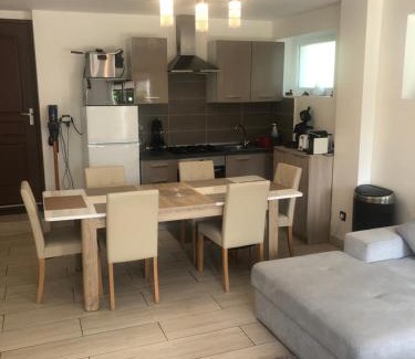 Moirans-en-Montagne Apartamento | Logement au calme dans une maison.