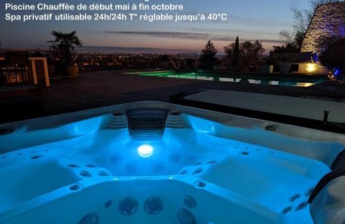 Agen Apartamento | Logement avec Spa Privatif Jacuzzi Grande terrasse sans vis à vis Sky House Agen