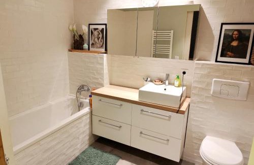 Charmes-sur-Rhone Apartamento | Logement cosy Sous Les Toits
