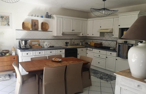 Charmes-sur-Rhone Apartamento | Logement cosy Sous Les Toits