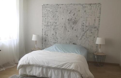 Charmes-sur-Rhone Apartamento | Logement cosy verdoyant RDC avec piscine
