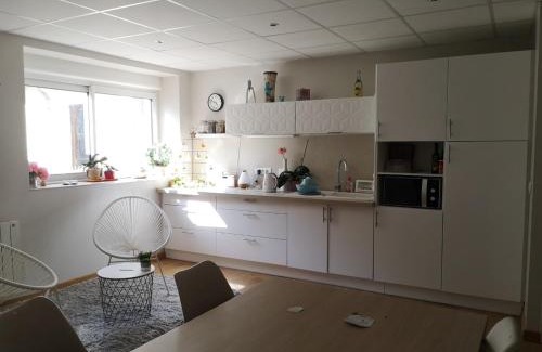 Charmes-sur-Rhone Apartamento | Logement cosy verdoyant RDC avec piscine
