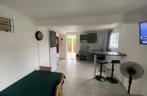 Petit-Canal Apartamento | Logement de 40m2 avec terrasse, moderne et équipé