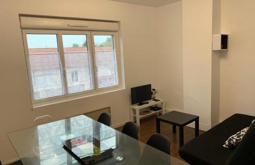 Dompierre-sur-Besbre Casa | Logement, idéal famille, amis, tout y est !