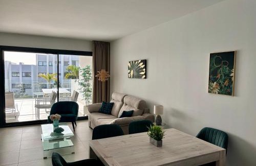 Puerto de la Duquesa Apartamento | Logement moderne et cosy avec piscine, jacuzzi, salle de sport et billard