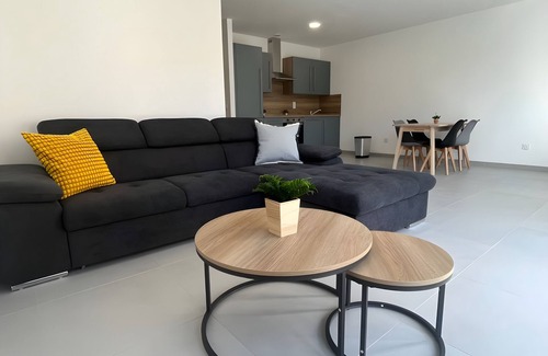 Simandres Apartamento | Logement Neuf en Rez-de-jardin Avec Parking à 20 min de Lyon