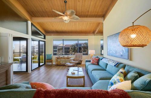 Sanibel Apartamento | Loggerhead 523 - Beachfront Residence at Loggerhead Cay with Vaulted Ceilings