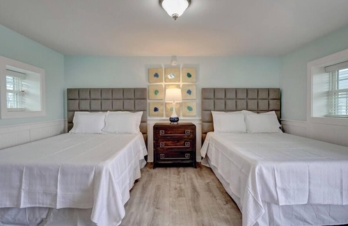 Surf City Hotel | Loggerhead Inn & Suites - Two Queen Room in hotel in Surf City, North Carolina