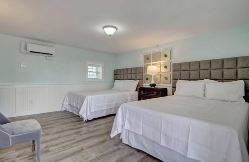 Surf City Hotel | Loggerhead Inn & Suites - Two Queen Room in hotel in Surf City, North Carolina