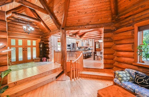 Hatzic Cabina | Loghouse holiday beautiful serenity Journey，4bedrooms