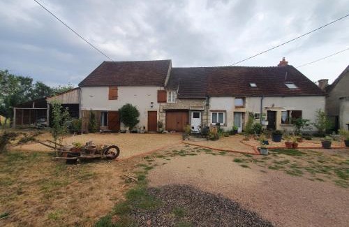Varennes-les-Narcy Casa | Logis côté Cour