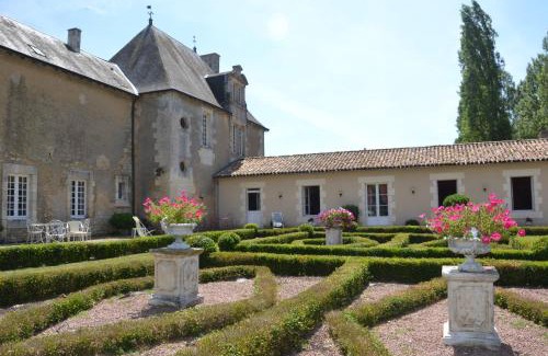 Lavoux Cama Y Desayuno | LOGIS du Château du Bois Doucet