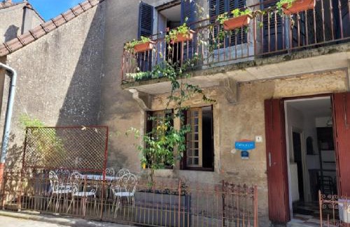 Saint-Sernin-du-Plain Apartamento | Logis du Mont