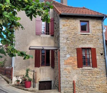 Saint-Sernin-du-Plain Apartamento | Logis du Mont