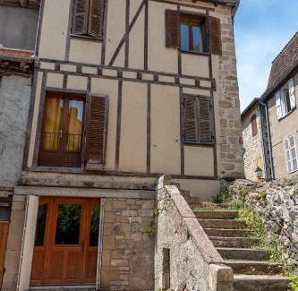 Beaulieu-sur-Dordogne Apartamento | Logis face à l'Abbatiale