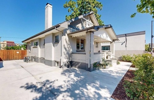 Highland Casa | LoHi gem, 2 bedroom private unit with outdoor patio & hot tub!