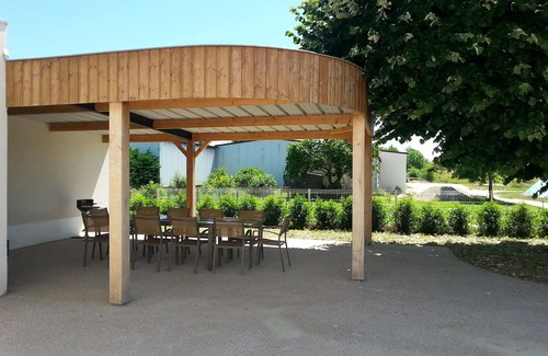 Thesee Cabaña | Alojamiento en el Valle del Loira: comodidad, jardín, aparcamiento y WiFi