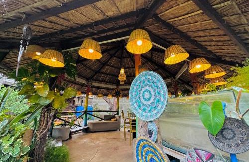 Puerto Princesa City Centre Casa | Lokal Hut Bed and Breakfast
