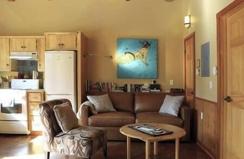 New Denver Casa | Loki's Cabin at Big Bay Stays