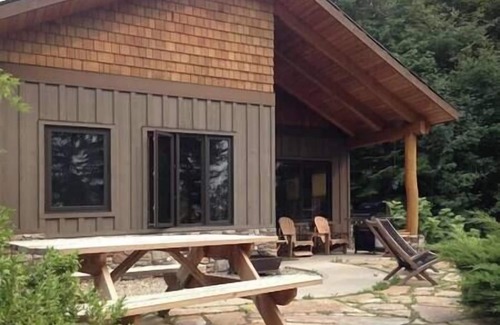 New Denver Casa | Loki's Cabin at Big Bay Stays