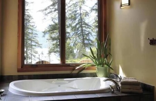 New Denver Casa | Loki's Cabin at Big Bay Stays
