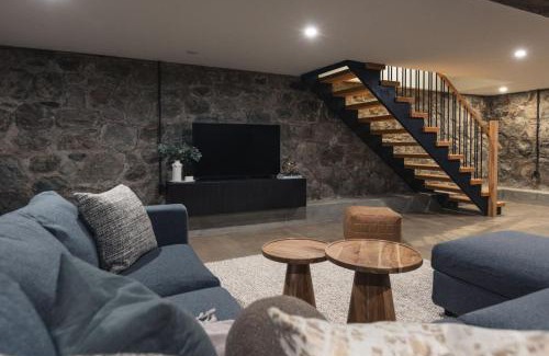 Kaslo Casa | Lokis Loft and Cellar at the 1896 Building