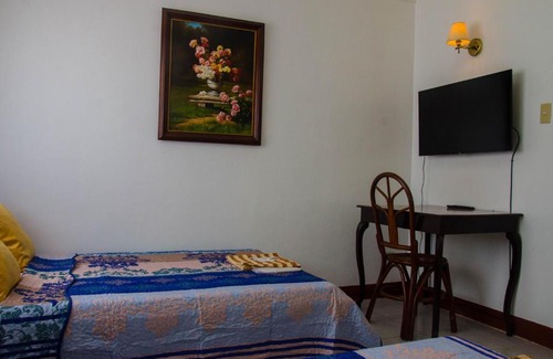 Puerto Princesa City Centre Hotel | Lola Itang Pension House