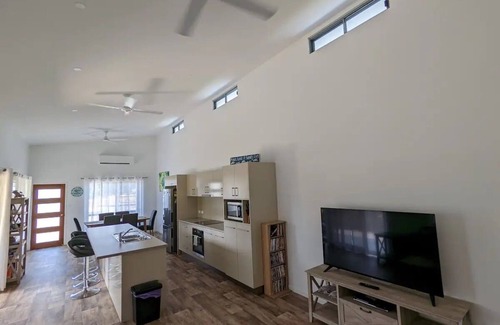Mission Beach Casa | Lola's on Sandy
