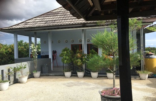 Mataram Casa | Lombok 3 bedroom tropical house with terrace. Beautiful mountain views.