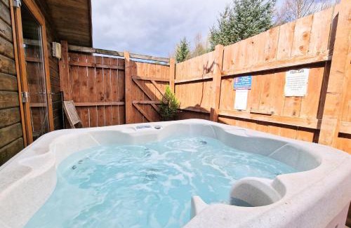 Kelty Chalet De Esquí | Lomond 2 with Private Hot Tub - Fife - Loch Leven - Lomond Hills