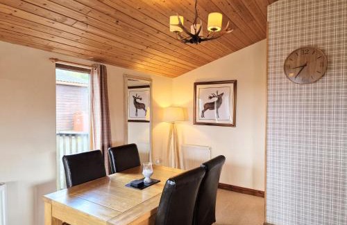 Kelty Chalet De Esquí | Lomond 5 with Private Hot Tub - Fife - Loch Leven - Lomond Hills - Pet Friendly