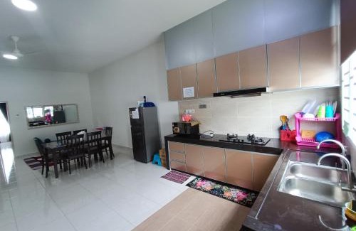 Jasin Casa | LOMPOI HOMESTAY Islam Guest