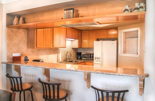Lake Havasu City Villa | London Bridge Pool-Side Suites at Queens Bay, walking distance to Lake Havasu